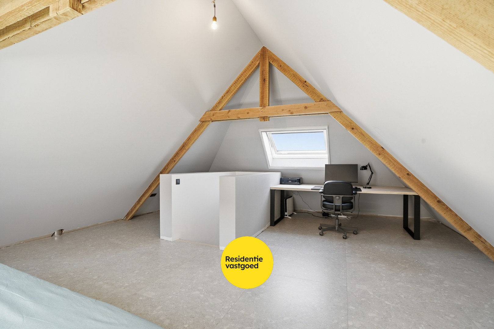 Volledig gerenoveerde alleenstaande woning op toplocatie in Zedelgem 