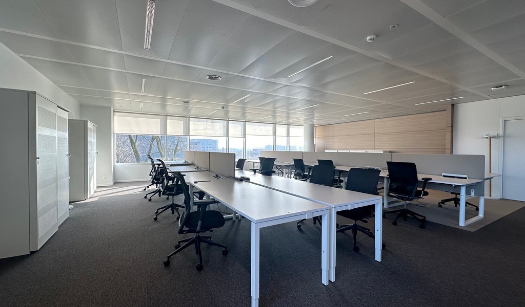 Gemeubelde kantoren met dienstverlening in AA Tower in Gent