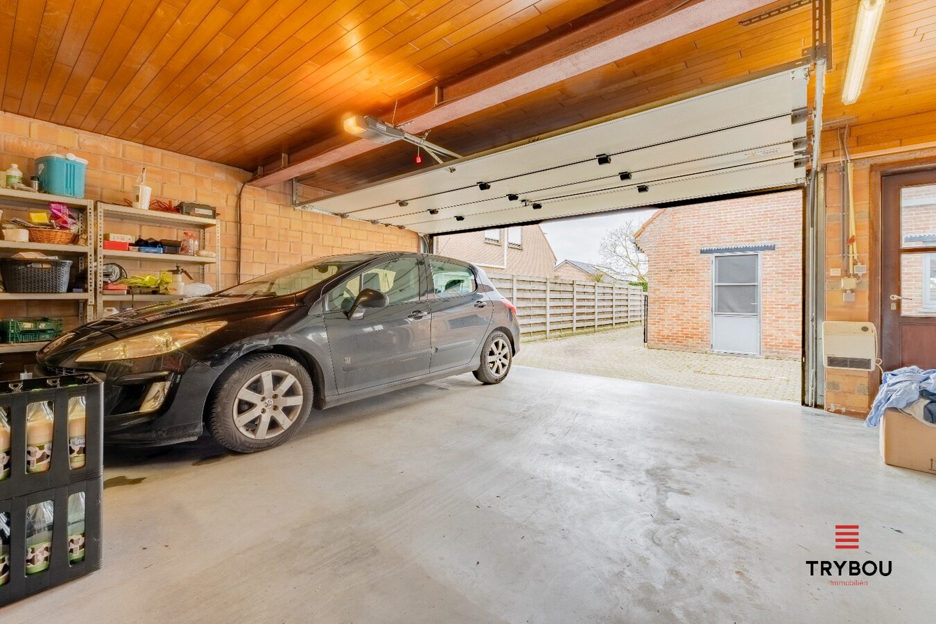 Instapklare gezinswoning met ruime tuin en dubbele garage in Poelkapelle 