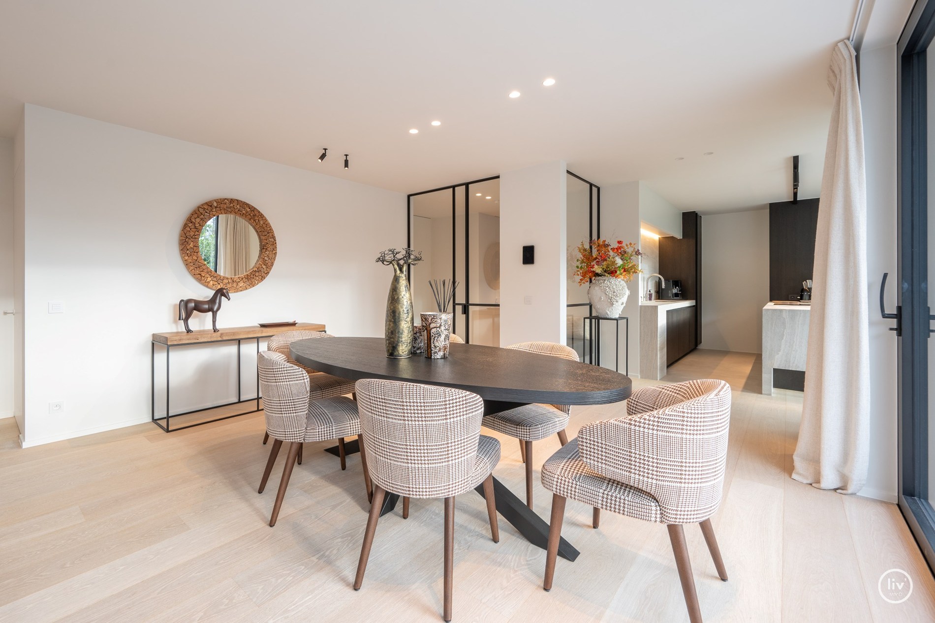 Superbe villa charmante, entièrement rénovée et joliment située dans un quartier résidentiel calme à proximité du centre de Knokke. 