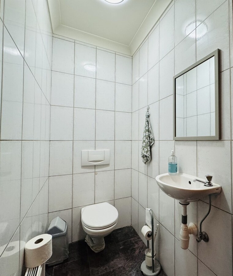 Unieke hoeve met woonst, 3 appartementen en paardenstallen op een ruim perceel van ca 1,2ha te Dilsen-Stokkem 