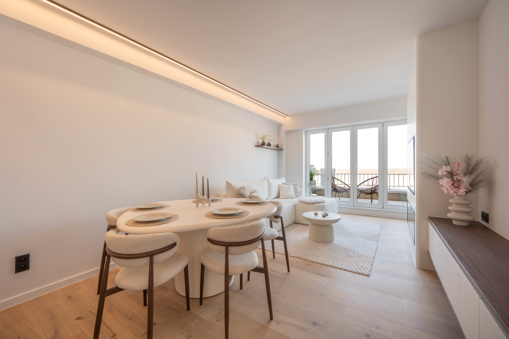 Volledig gerenoveerd appartement met FRONTAAL ZEEZICHT 