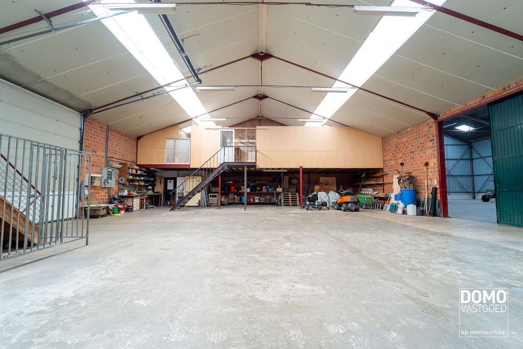 UNIEKE WONING MET 2 RUIME LOODSEN OP PERCEEL VAN 58A49CA 