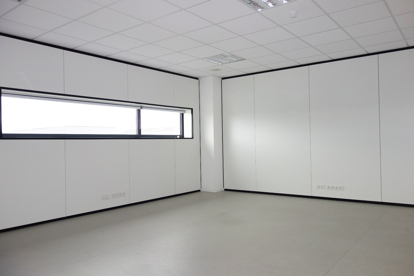 Bureau de prestataires de services loué À Tournai