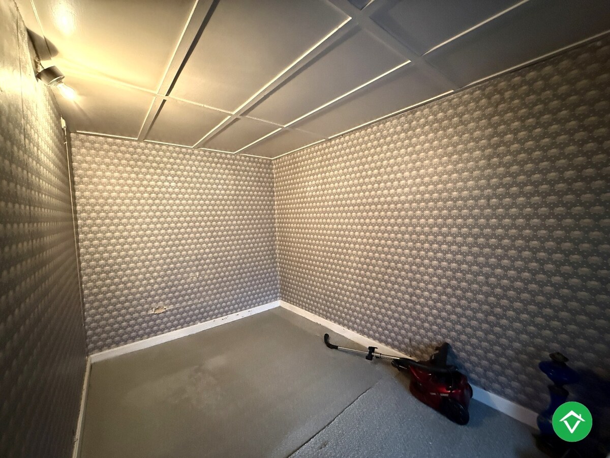 Ruime woning met 5 slaapkamers, garage en diepe tuin te Houthulst 