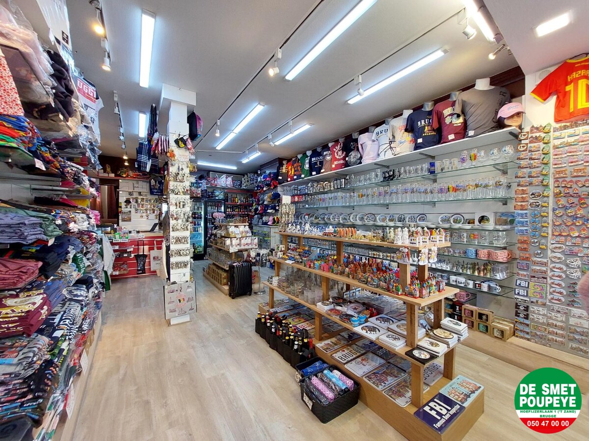 Handelshuis gelegen in de toeristische straat van Brugge 