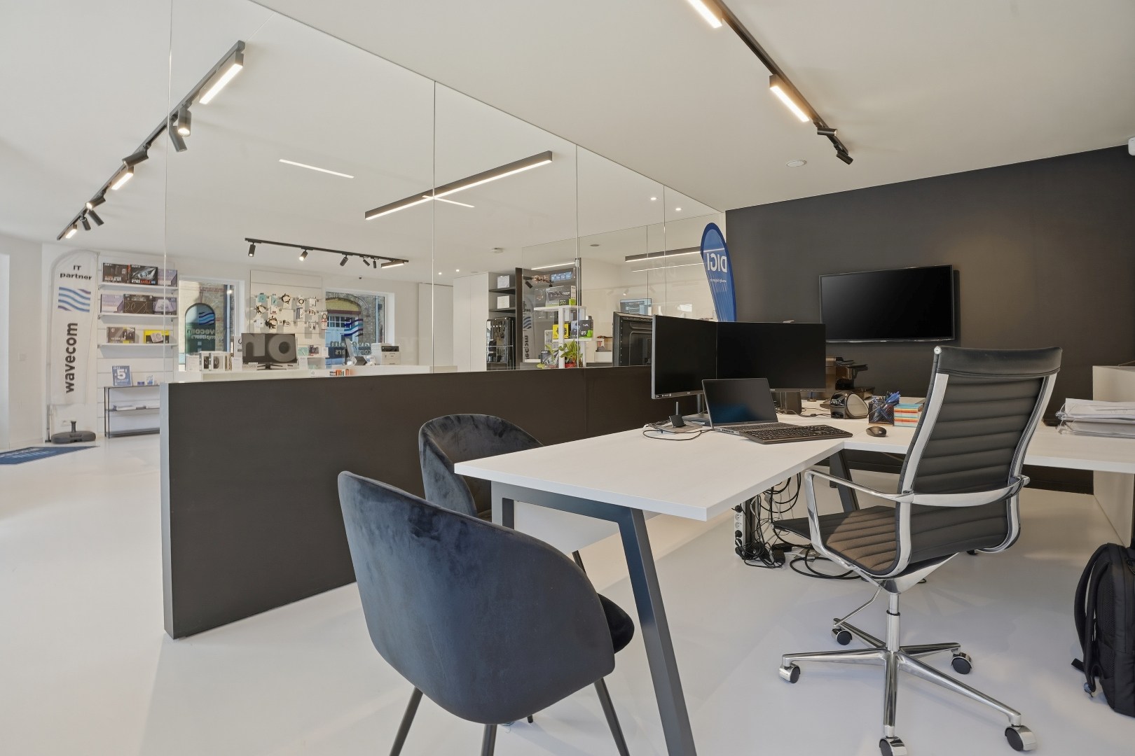Instapklaar en hoogwaardig handelspand (122 m²) op topligging in Nieuwpoort Stad 