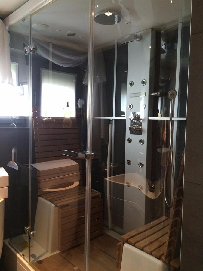 LUXUEUS GELIJKVLOERS APPARTEMENT OP TOPLIGGING MET MAGNIFIEK ZONNETERRAS/TUIN 