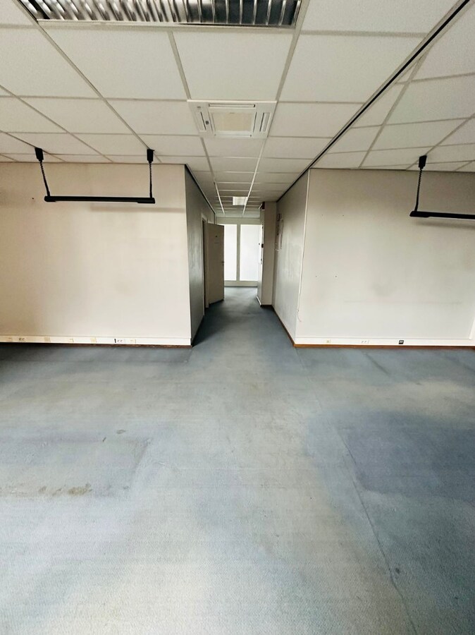 Iconisch kantorencomplex of commerciële ruimte te Hasselt centrum 