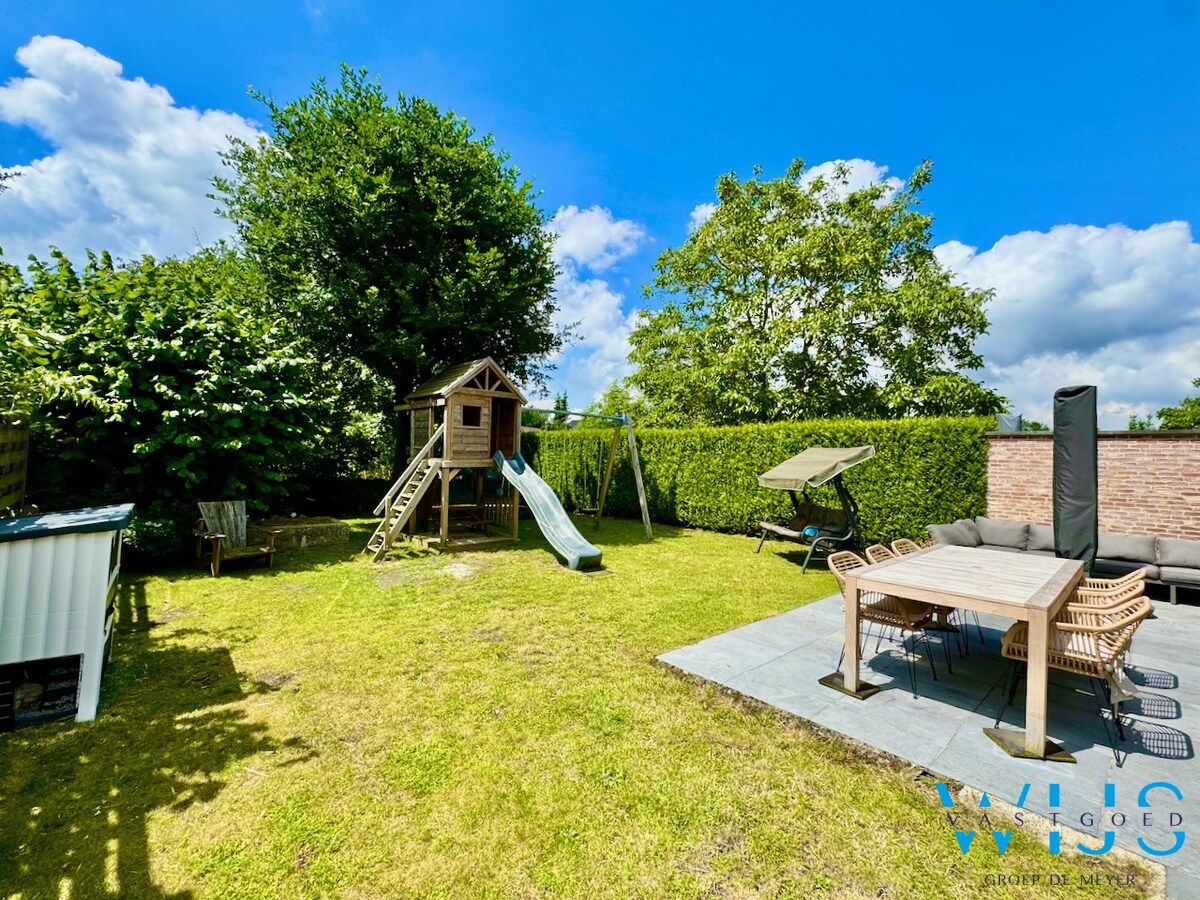 Prachtige recente woning in een zeer rustige wijk te Ertvelde ! 