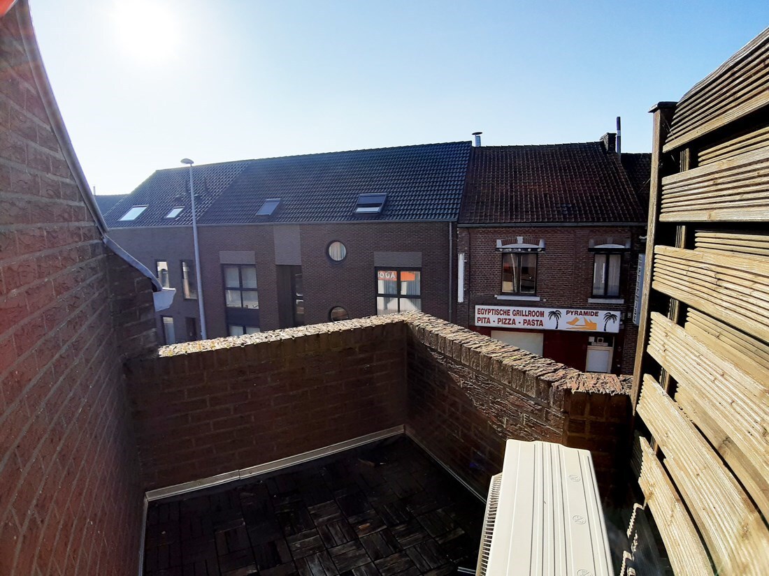 Gerenoveerd dakappartement MET GARAGE te Beverst 