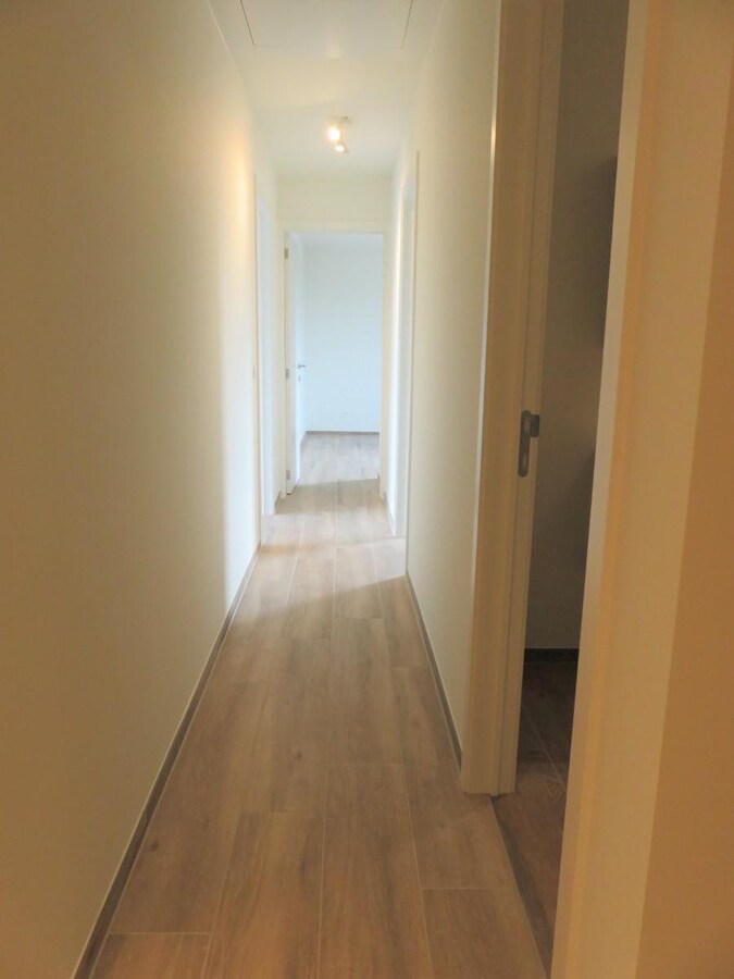 Dakappartement met 2 slaapkamers, terras en autostaanplaats! 