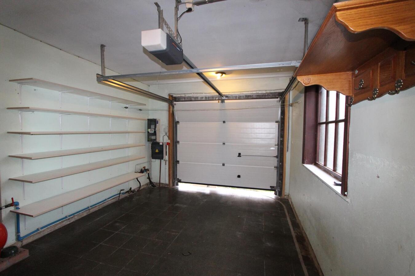 Alleenstaande woning met 3 slaapkamers  en loods te Ichtegem 