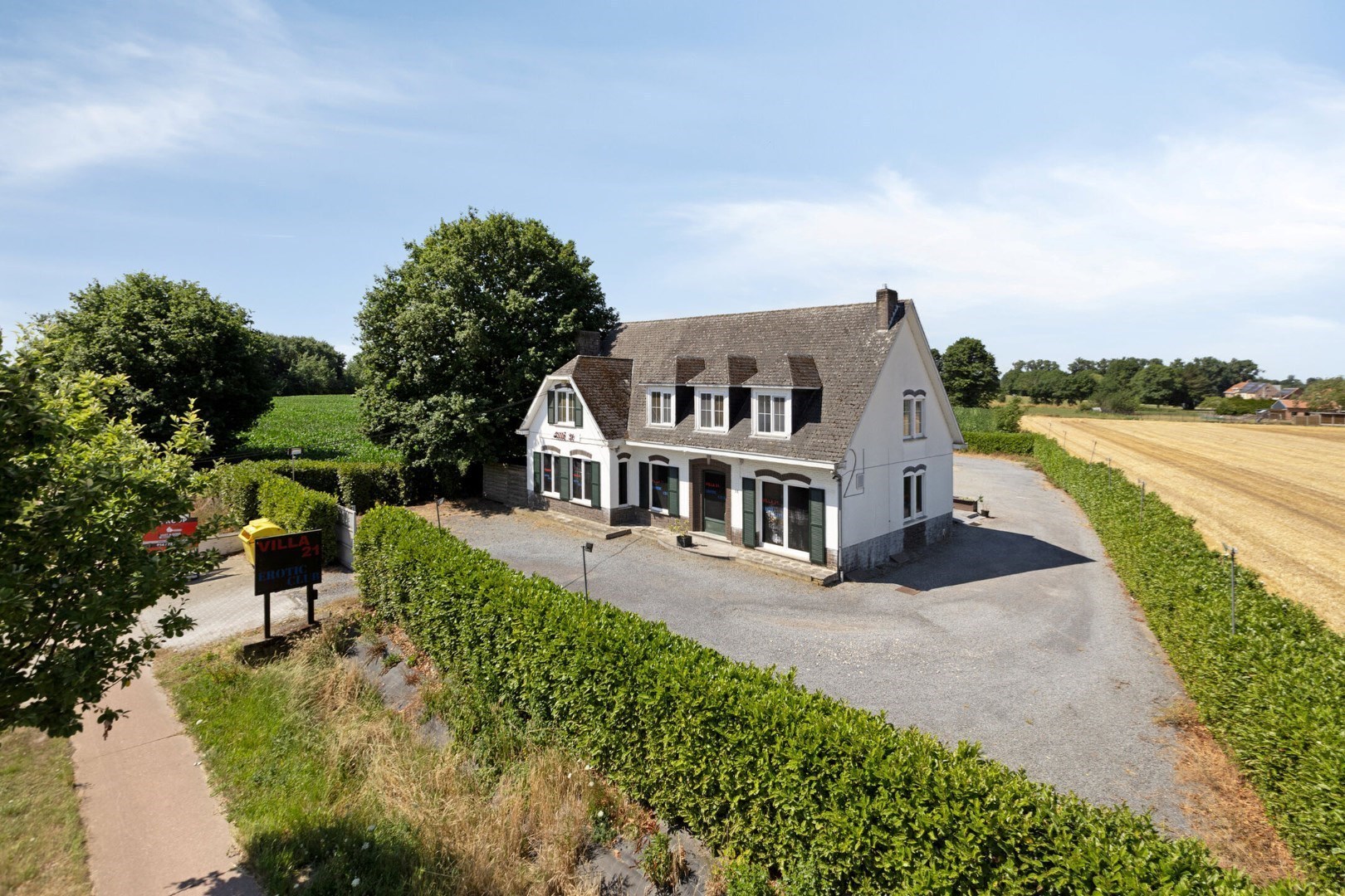 Handelshuis met tal van mogelijkheden in Geel 