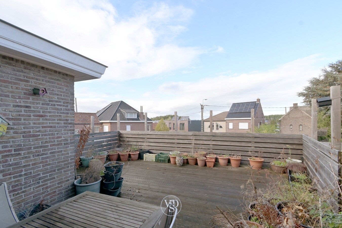 Exceptioneel ruim appartement in centrum Gavere. 