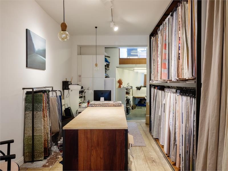 Uitzonderlijk klassevol herenhuis met handelspand in het hart van het historisch centrum 