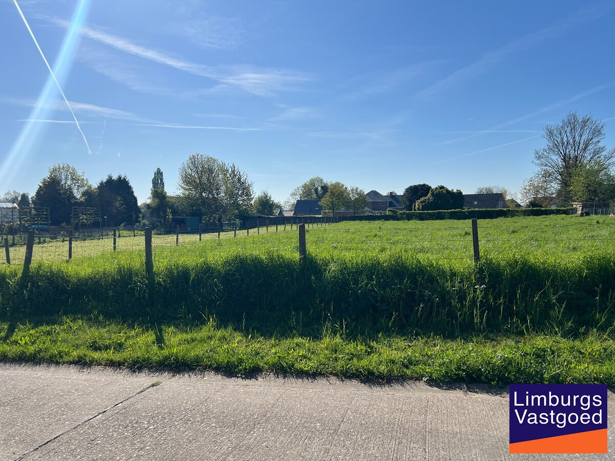Grond in woongebied voor open bebouwing, 14a14ca, in Herderen 