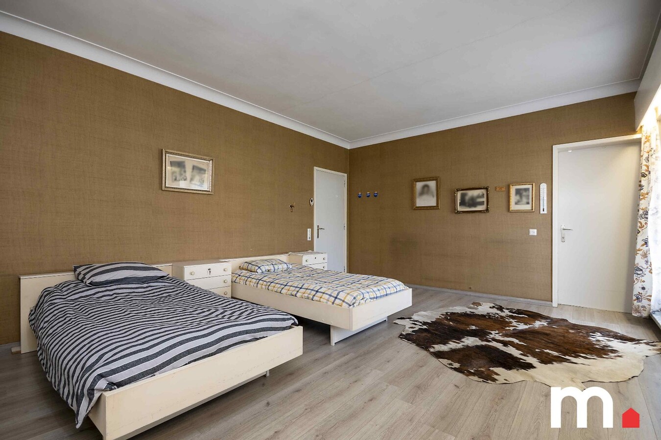 Unieke Gelijkvloerse Villa te Roeselare op 1620m² met 242m² bewoonbare oppervlakte! 