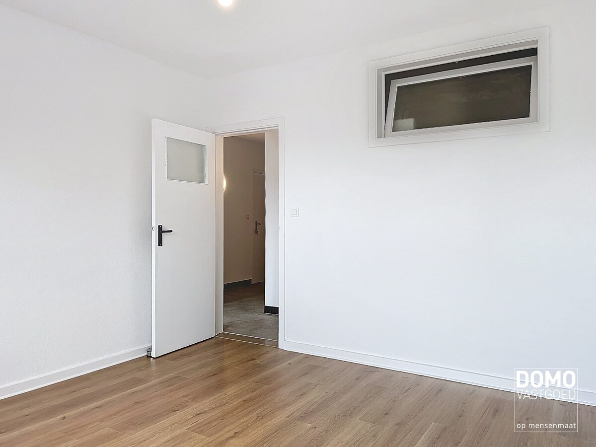 APPARTEMENT MET 2 SLAAPKAMERS EN GARAGEBOX NABIJ CENTRUM VAN HASSELT 