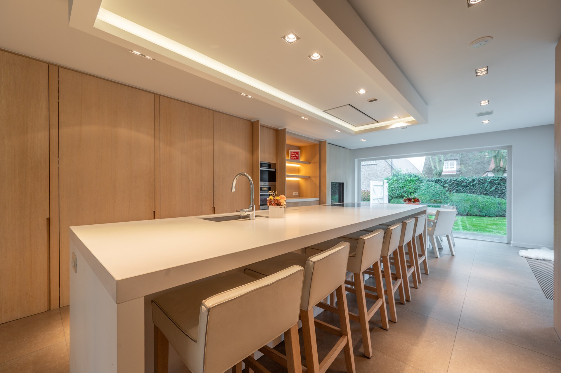 Villa exclusive entièrement meublée avec 5 chambres, piscine et double garage - emplacement prestigieux et calme près du Zoute. 