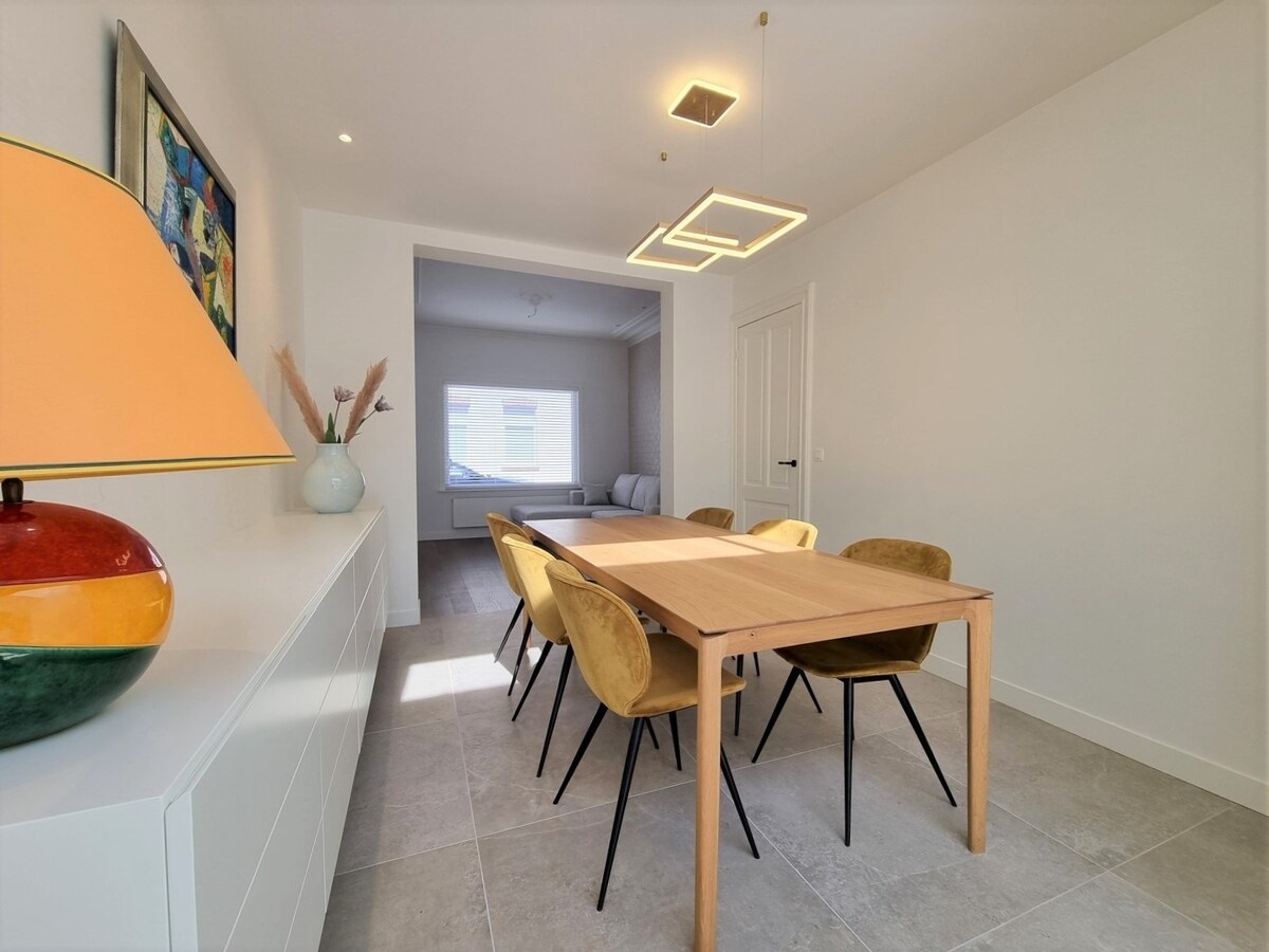 Volledig gerenoveerde woning met garage vlakbij het strand - Heist 