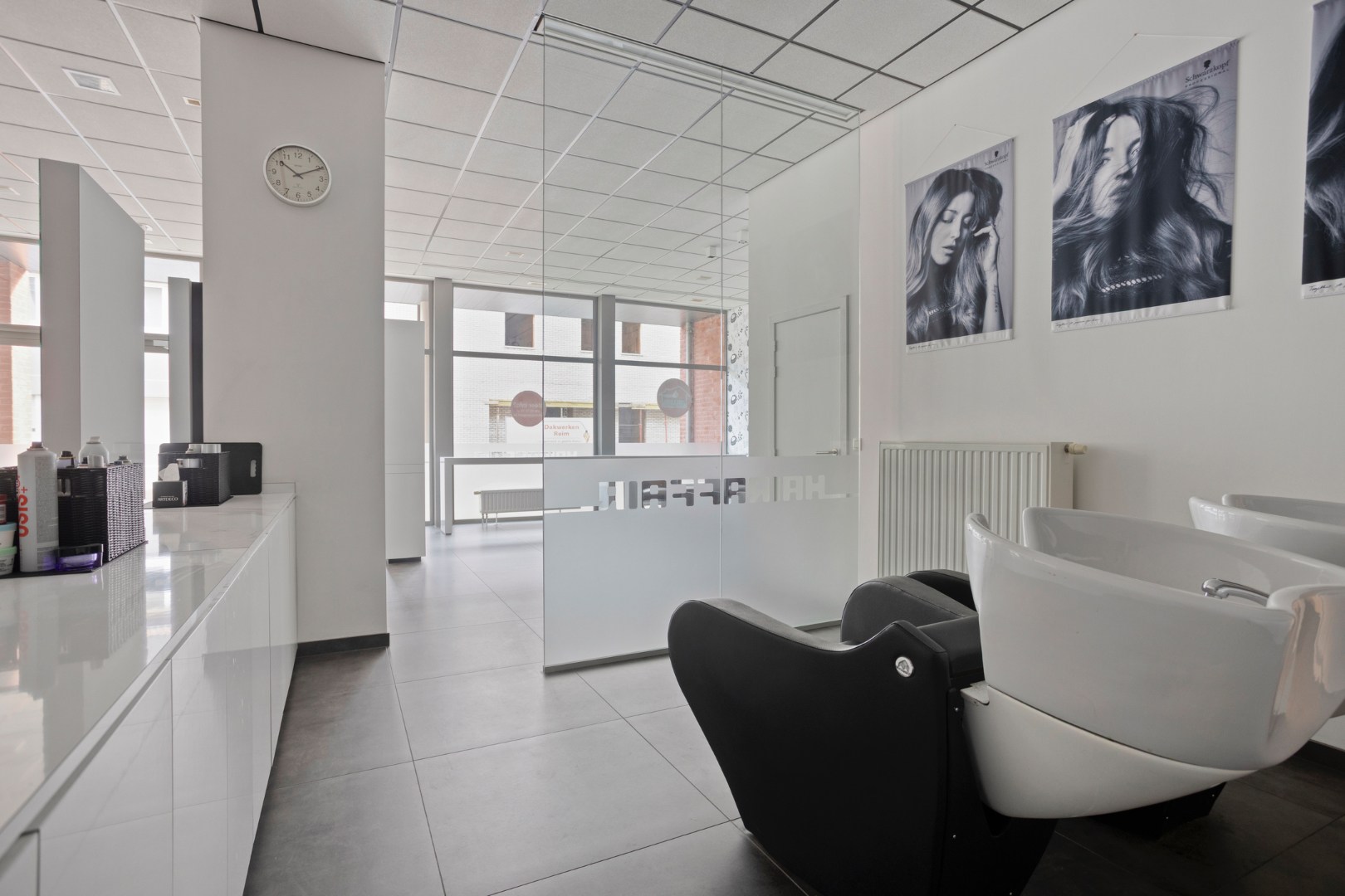 Ruim energiezuinig commercieel pand op toplocatie in centrum Hechtel 