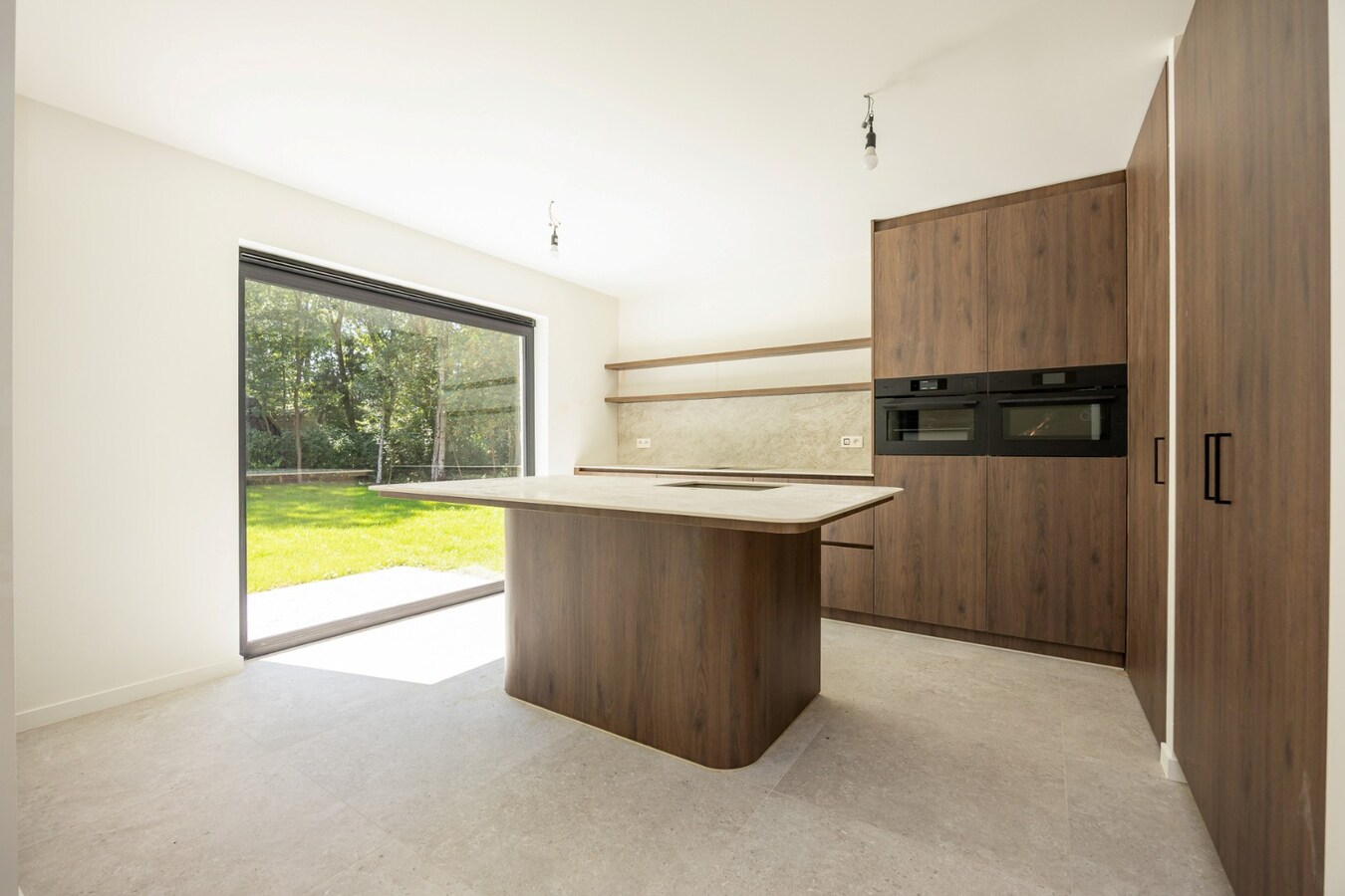 Rustig gelegen eniergiezuinige instapklare luxueuze villa op een West-perceel van 2.198 m² te Zoersel 