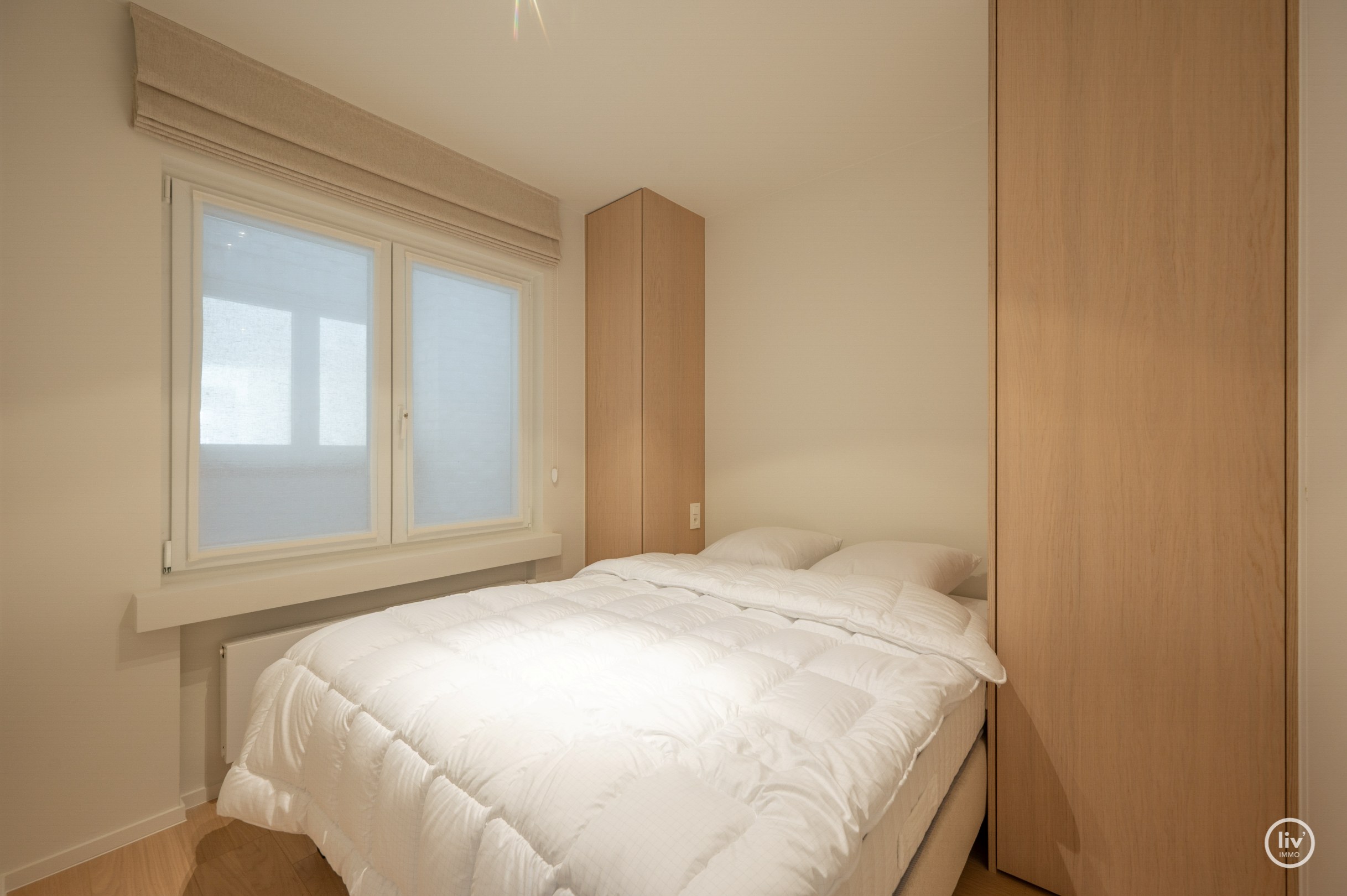 Prachtig gerenoveerd 3 slaapkamerappartement met open zichten gelegen op de Jozef Nellenslaan te Knokke. 