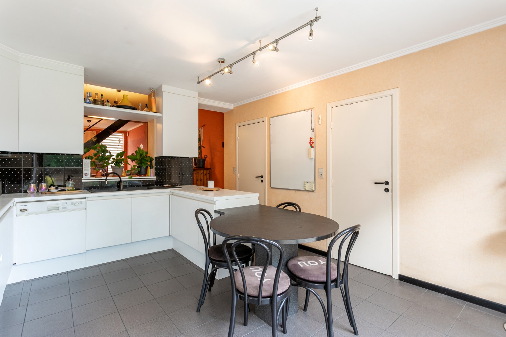 Instapklare woning met 4 slpk te Halle 