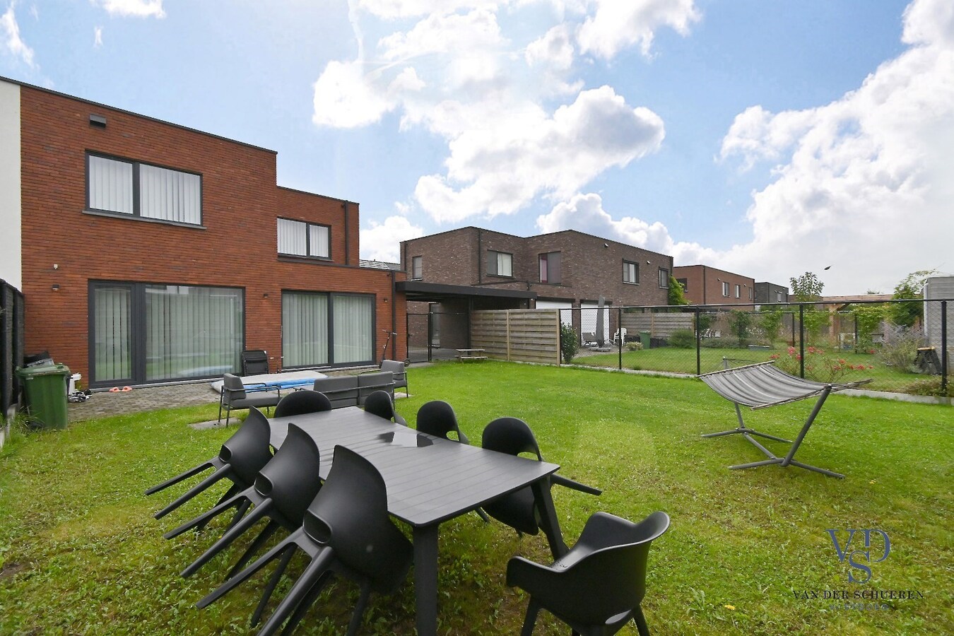 Unieke woning mét tuin in Eke. 