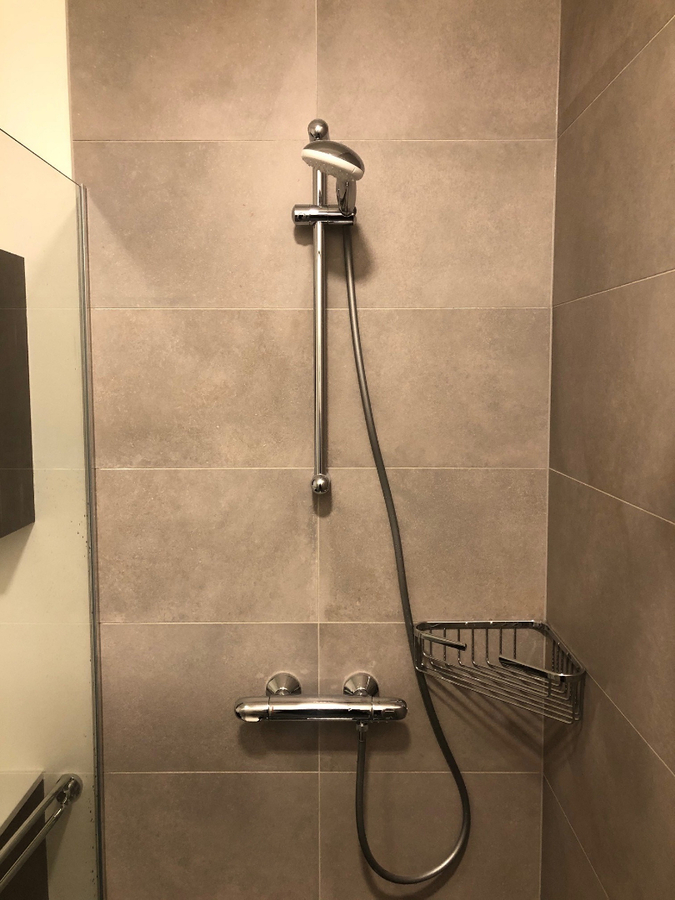 Prachtig nieuwbouwappartement  (geen vaste kosten; met ondergrondse staanplaats voorzien van oplaadmogelijkheid voor elektrische wagen). 