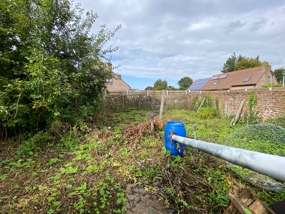 Woning met 4 slaapkamers garage en tuin te Koekelare 