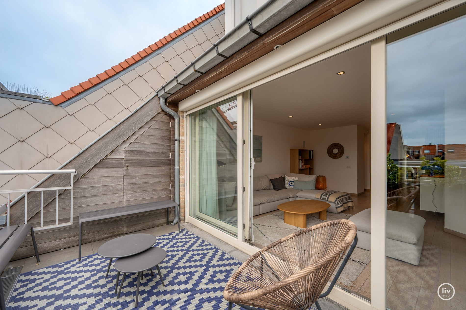 Zuidgericht en tevens instapklaar 4-slaapkamer appartement (159m2!) voorzien van 2 ruime terrassen met mogelijkheid tot aankoop van een XL-garagebox. 