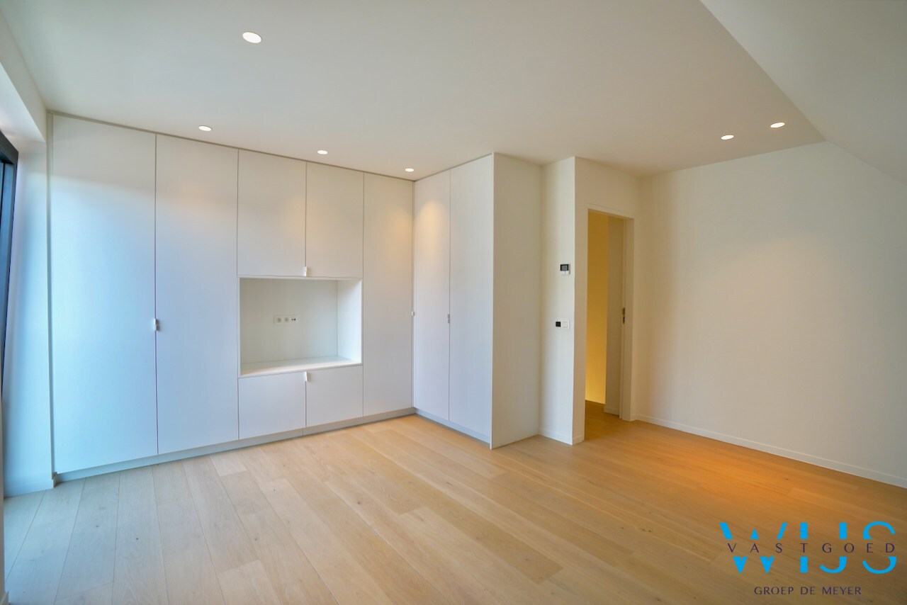 Luxues afgewerkt 2 slaapkamer appartement IN het centrum Ertvelde ! 