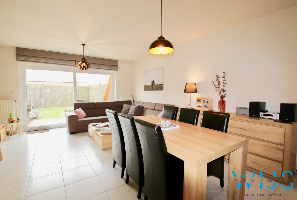 Instapklare &amp; gezellige woning met garage in hartje Eeklo! 