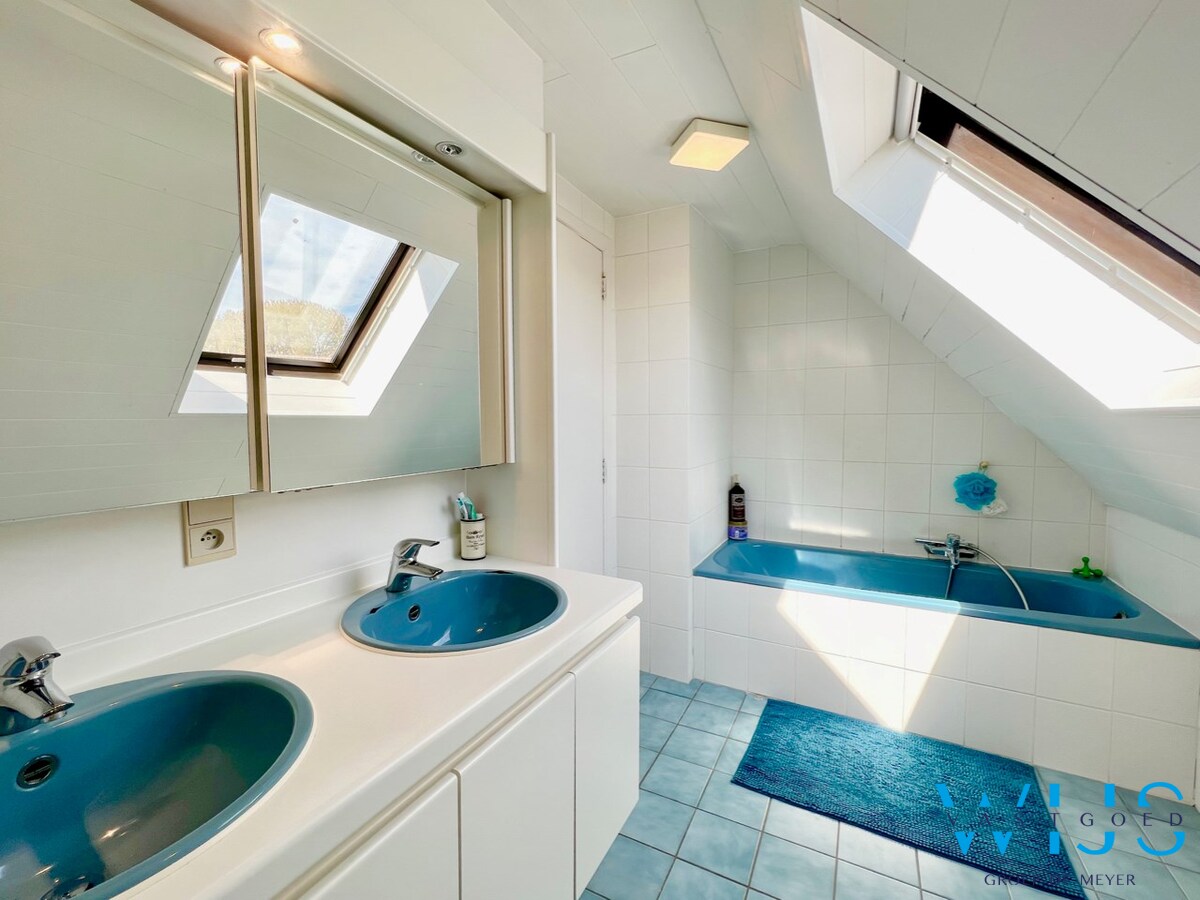 Instapklaar woonhuis met 4 slaapkamers, ruime tuin &amp; garage te ERTVELDE ! 