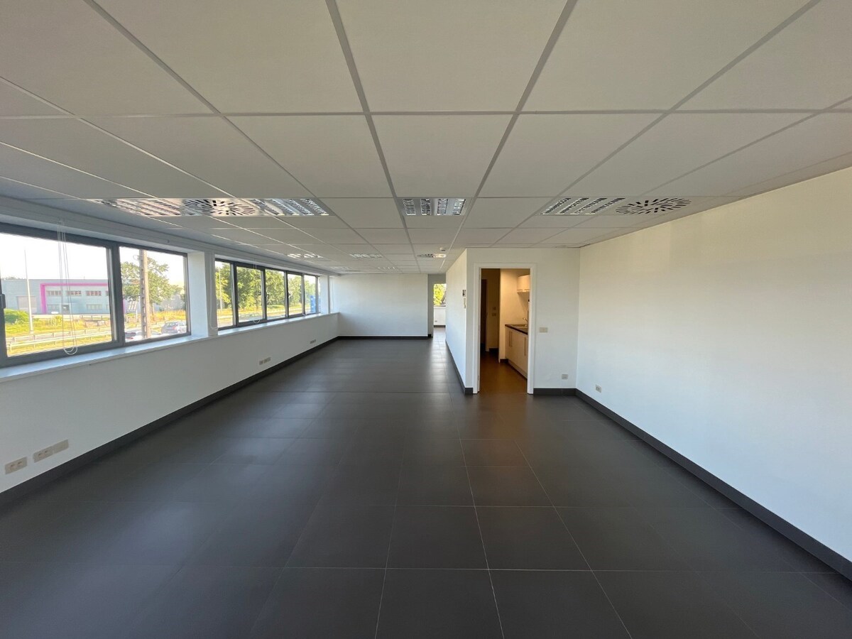 Kantoorruimte op commerciële TOP-ligging 