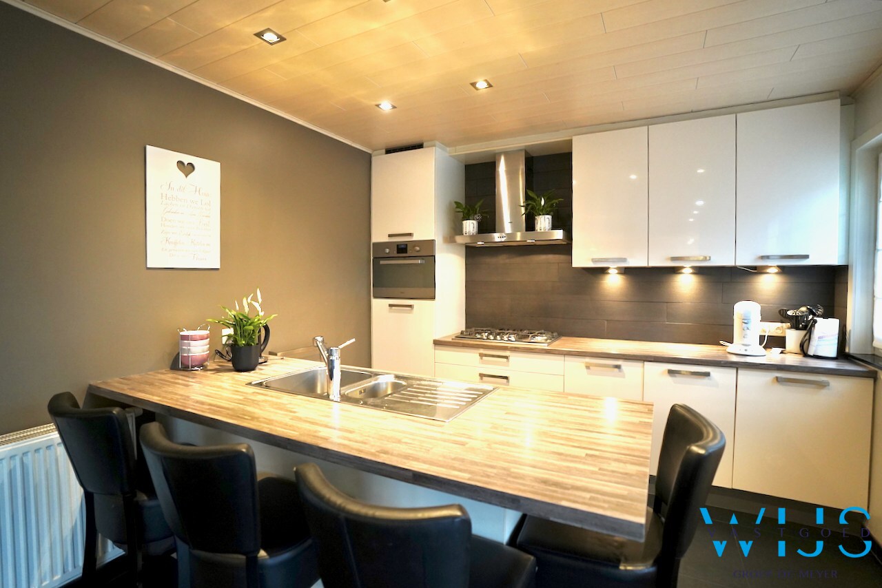 Instapklare, karaktervolle ALLEENSTAANDE woning op topligging in Ertvelde ! 