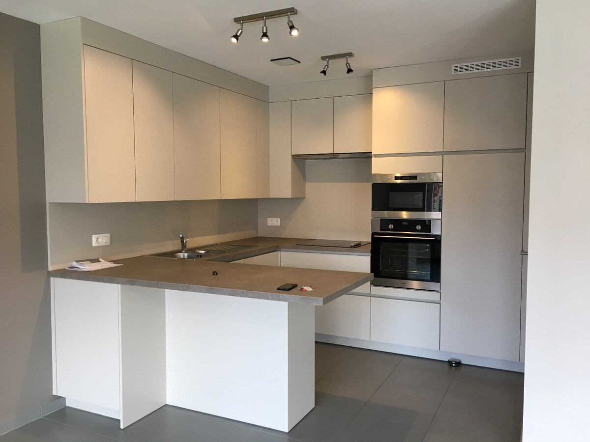 Ruim 2 slaapkamerappartement op uitstekende ligging te Poelkapelle 