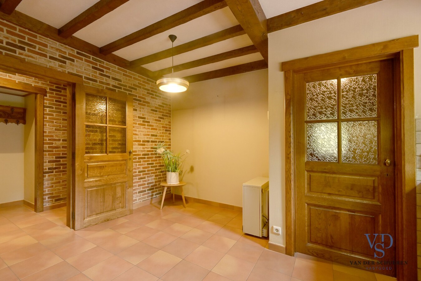 Bijzonder degelijke en ruime villa in doodlopende straat 