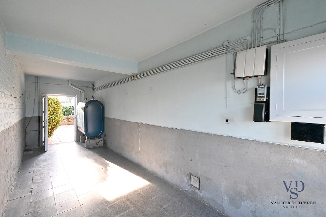 Degelijke, ruime woning (op te frissen). 