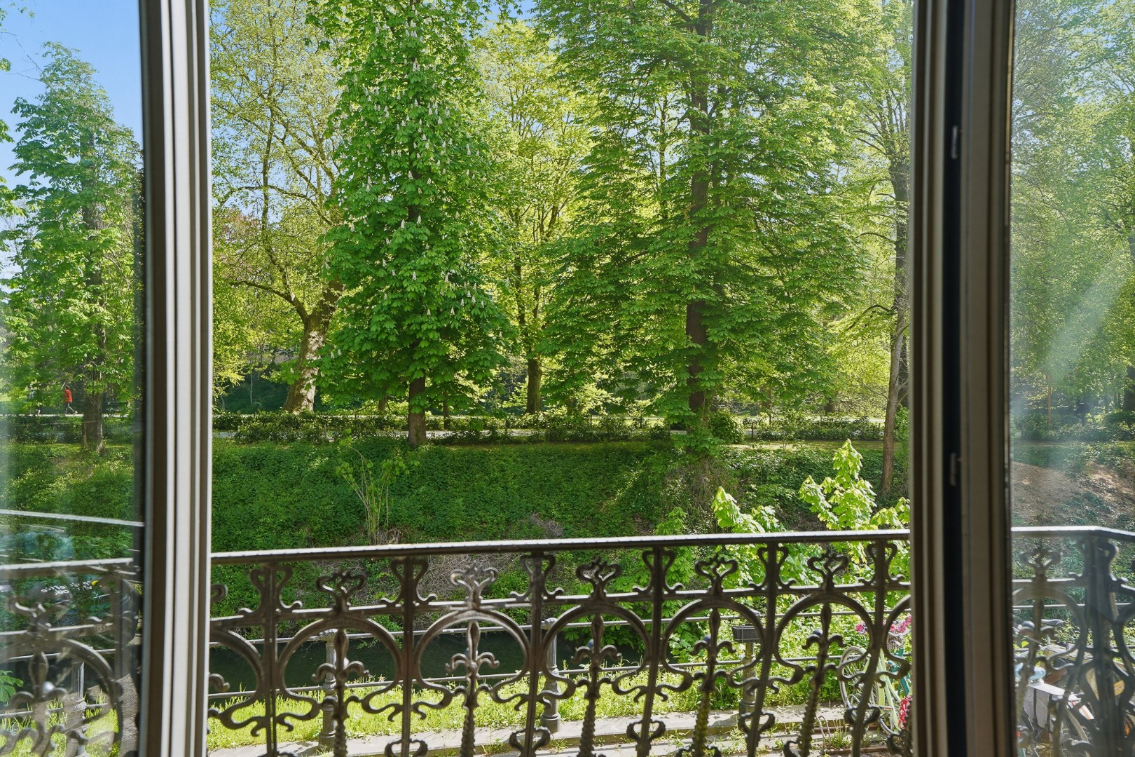 Exclusief gerenoveerd burgerhuis met zonnige stadstuin! 