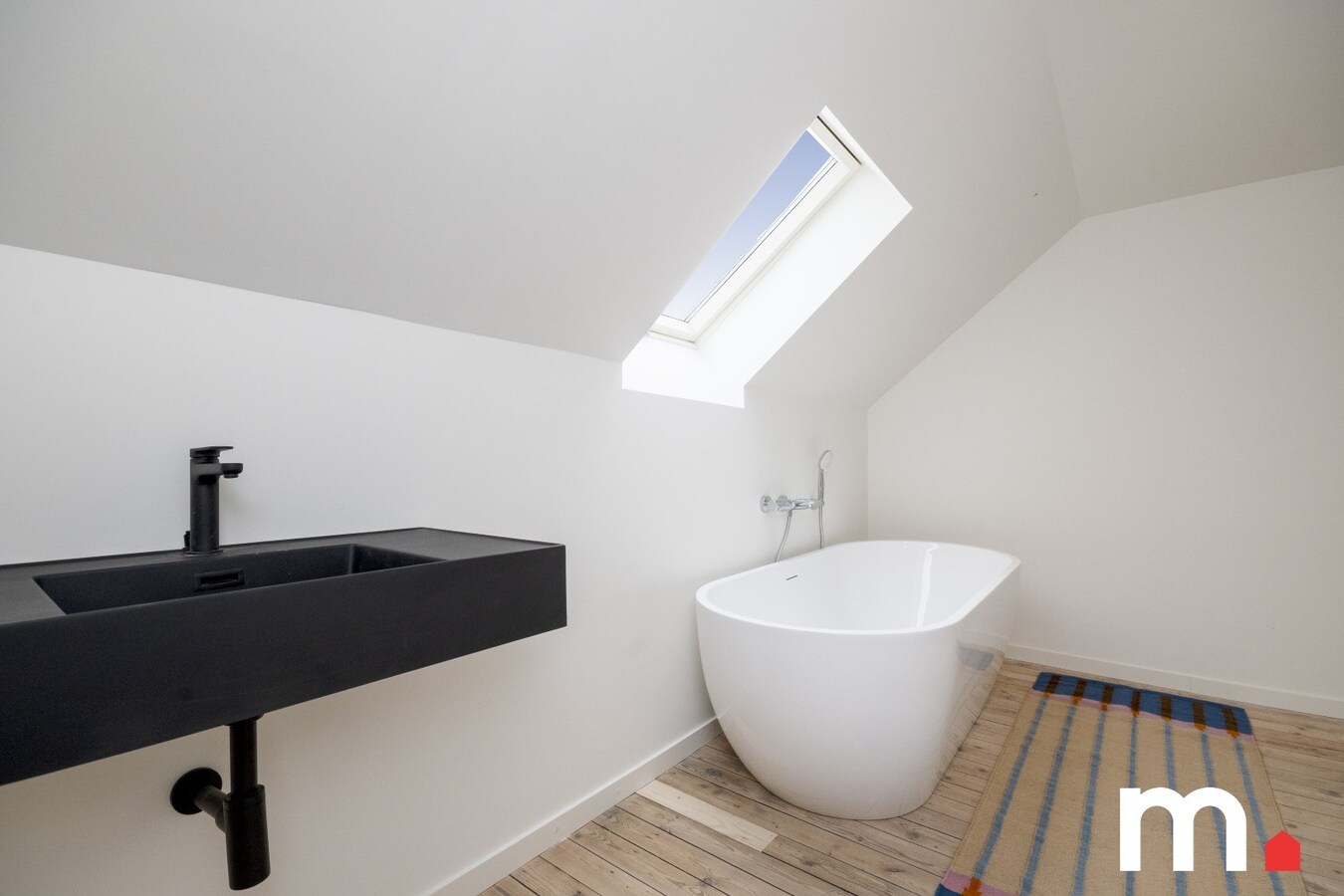 TOPPER op UNIEKE LIGGING in een van de mooiste lanen van Kortrijk EPC B ! MET UITWEG ! 