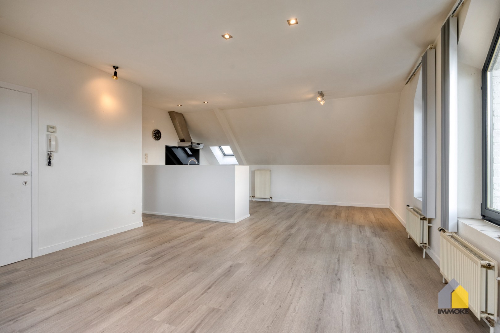 Modern appartement met 2 slpks en parking. 
