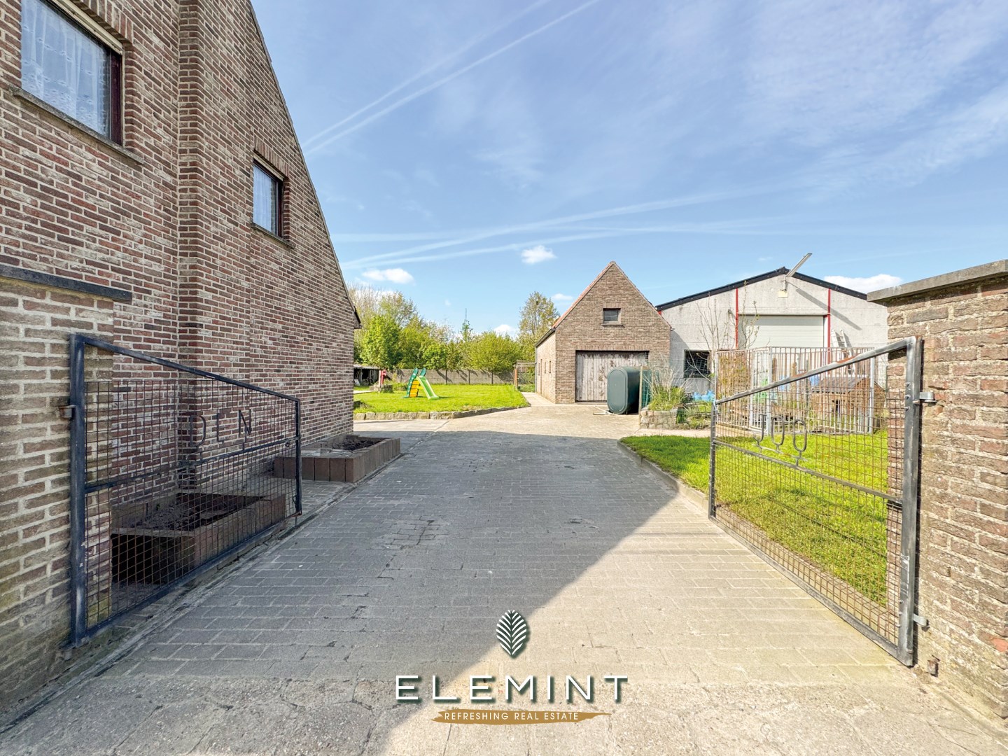 Landelijk gelegen woning met garage op 946m² 