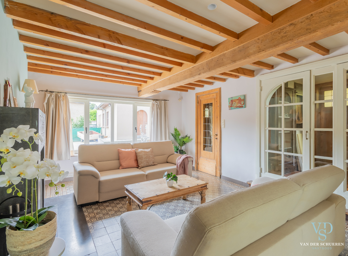 Authentieke herenwoning met atelier / bureau's. 