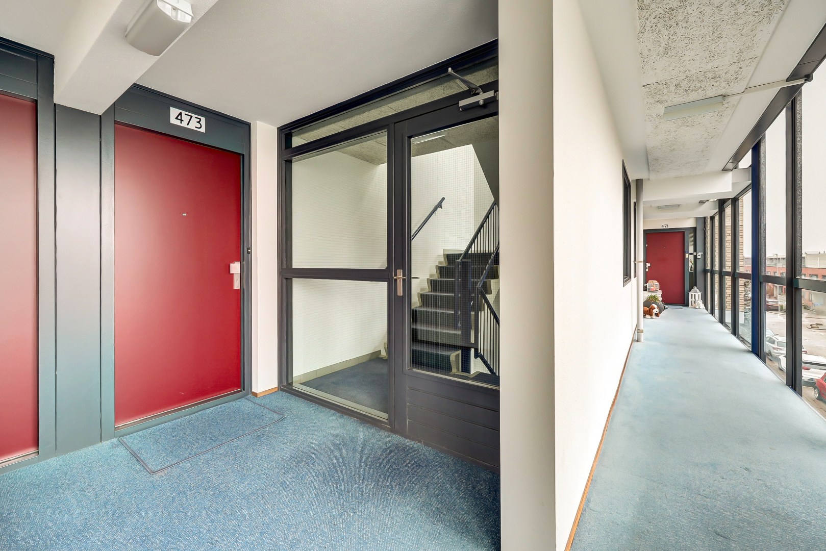 Licht en royaal 3-kamerappartement op de 2e etage met riant balkon en een garagebox in de onderbouw. 