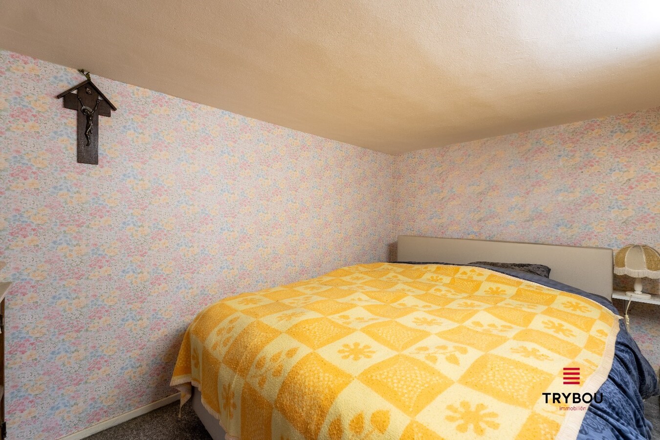 Ruime woning met loods en 4 garages – tal van mogelijkheden! 