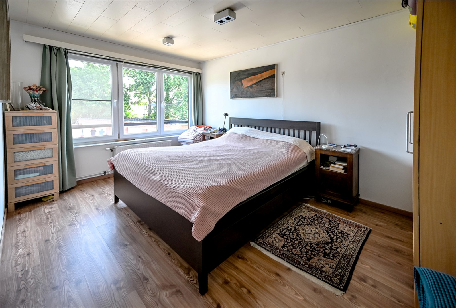Ruim appartement  (126m²) met 3 slaapkamers en autostaanplaats te Eeklo 