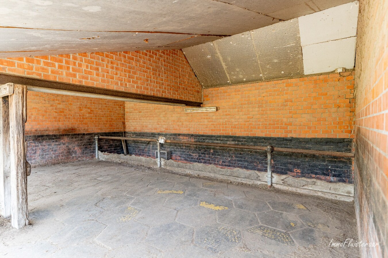 Woning met stalgebouwen en buitenpiste op ca. 6ha te Bocholt 